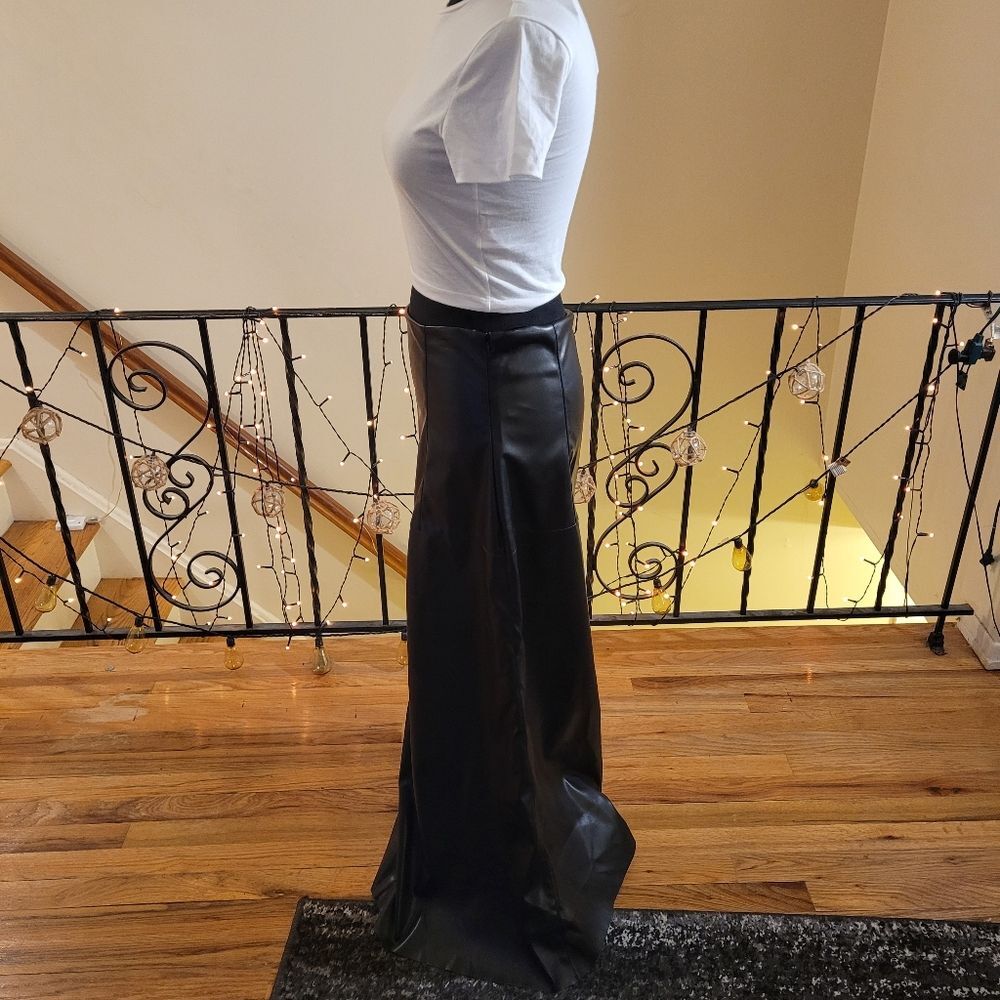 Chic Black Midi Skirt - Picture 5 of 13